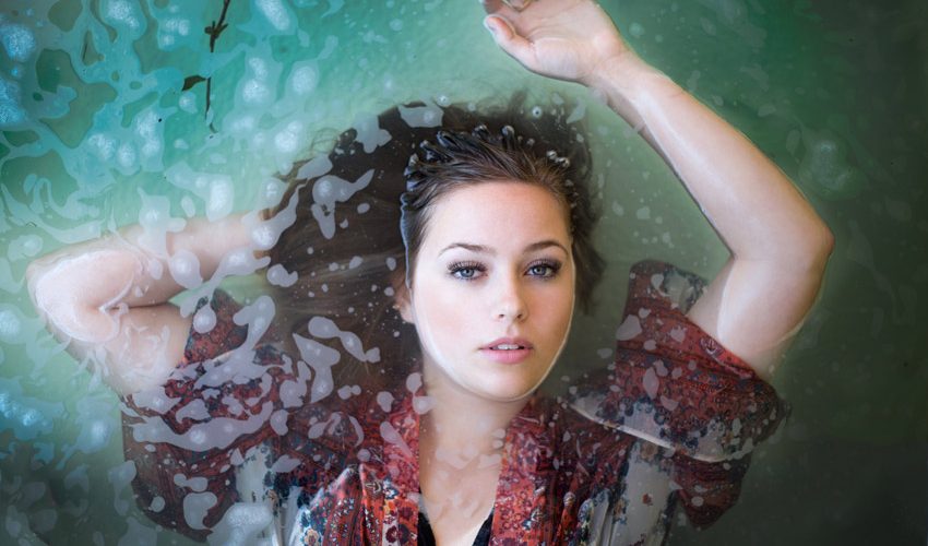 למה אסור לישון עם שיער רטוב