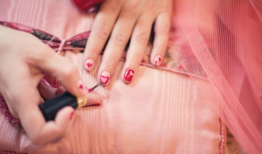 מה ההבדל בין לק רגיל ללק ג'ל